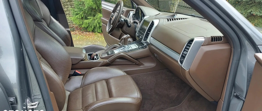 Porsche Cayenne cena 165000 przebieg: 182000, rok produkcji 2015 z Międzychód małe 667